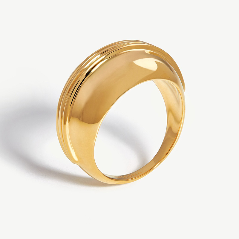 Na zakázku vyrobený design italského stříbrného prstenu pro muže se zlatou rumělkou