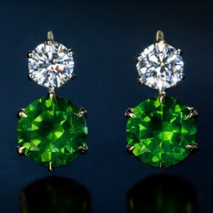 özel gravür ile rusça demantoid küpe şekli takı yapımı